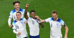 COPA DO MUNDO: Inglaterra passeia, Holanda 