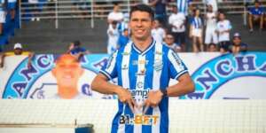 Baiano: Vitória tem pré-contrato com Osvaldo e mira Léo Gamalho