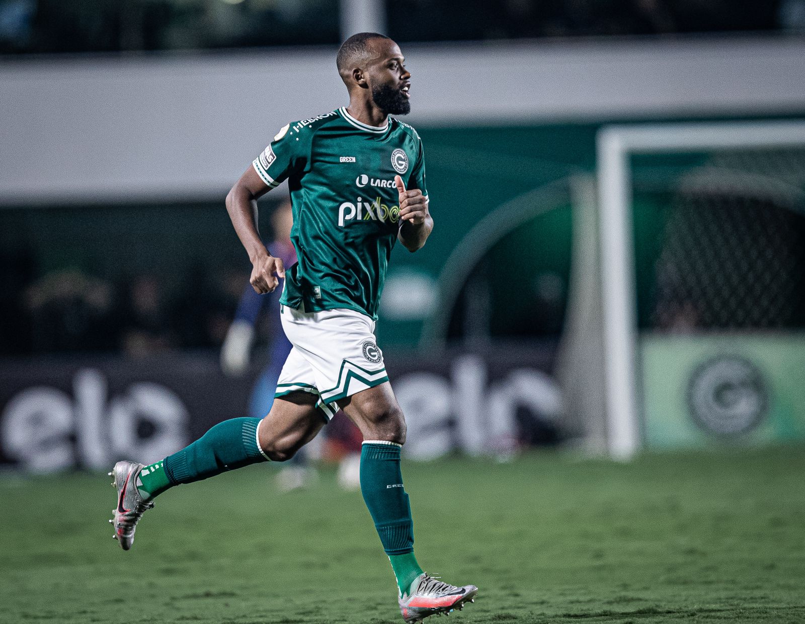 Em final de contrato, Reynaldo recebe sondagens de clubes do Brasil e do exterior