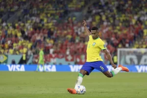 Alex Sandro tem lesão muscular e é terceiro desfalque da seleção na Copa do Mundo