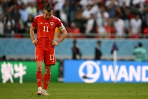 Bale vê País de Gales 'destroçado', mas não perde esperanças: 'Vamos em frente'