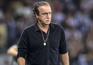 Cuca, desgastado, dá sinais de saída do Atlético-MG