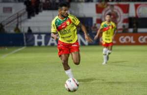 Após deixar o Brusque, Alex Sandro sonha jogar no exterior