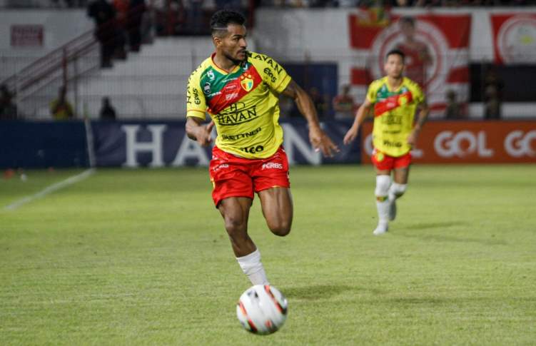 Alex Sandro busca novos ares