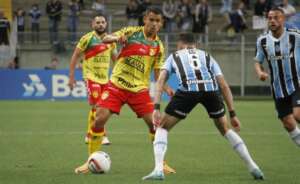 Série B: Brusque se despede com derrota e Kleina elogia atletas que não fugiram do jogo