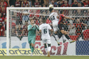 Athletico-PR 3 x 0 Botafogo - Furacão deslancha no 2º tempo e confirma vaga na fase de grupos da Libertadores