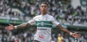 Brasileirão: Coritiba confirma Alef Manga para próxima temporada