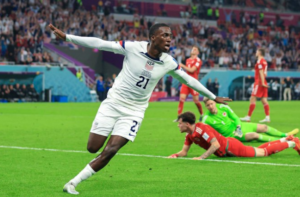 Timothy Weah realiza sonho do pai, o melhor do mundo em 1995, ao marcar em Copa
