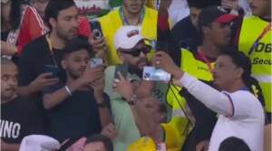 Sósia do Neymar vai para a arquibancada e faz sucesso no jogo do Brasil contra Suíça