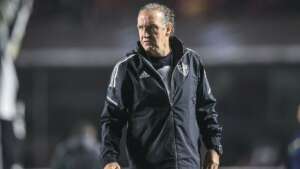 Sem futuro definido no Atlético-MG, Cuca pede foco no final: 'Vamos acabar bem'