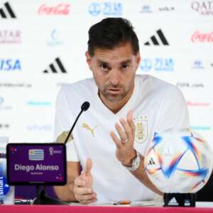 Técnico do Uruguai exalta jogadores antes da estreia: 'São os melhores do mundo'