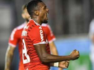 Paulistão: Valores travam conversas por Edenilson mas Santos acredita em desfecho positivo