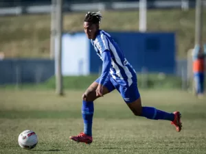 Contra o Santos, Felipinho ganha a primeira oportunidade no time profissional do Avaí