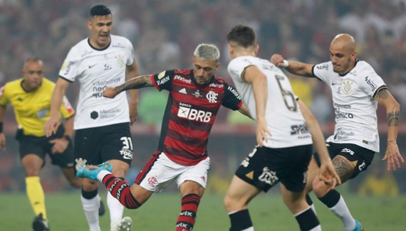 Flamengo e Corinthians voltam a se enfrentar...agora pelo Brasileiro