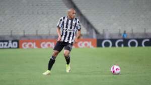 Mineiro: América se aproxima de Nino Paraíba do Ceará