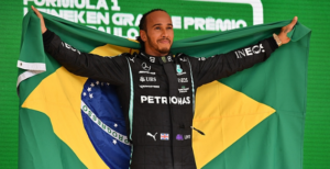 No Congresso tomado por fãs, Hamilton se torna cidadão honorário brasileiro