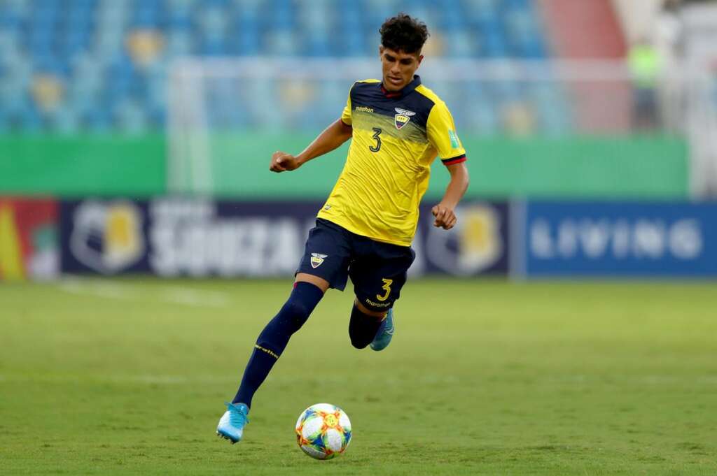 Zagueiro Hincapié exalta bom momento do Equador: ‘Viemos fazer história’