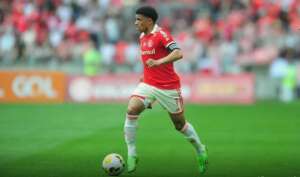 Cruzeiro sonda contratação de meia-atacante Taison do Internacional-RS