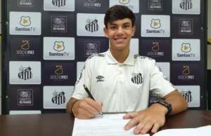 Paulistão: Lateral-direito da base, JP Chermont assina 1º contrato profissional com Santos