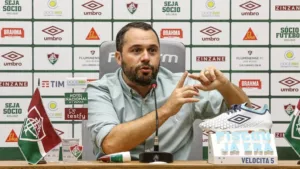Mário Bittencourt é reeleito no Fluminense até 2025 e anuncia renovação de Diniz