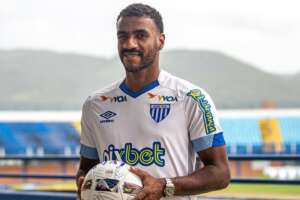 Muriqui não tem contrato renovado e se despede do Avaí: 'Agradecer pela confiança'