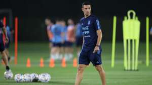 Scaloni aponta Messi 100% e compara situação da Argentina com um 'abacaxi'