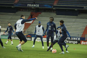 Deschamps pede 'calma e serenidade' à França após desfalques de peso
