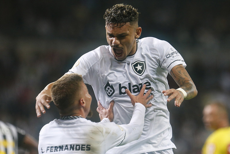 Tiquinho Soares fala em ‘sorte’ do Botafogo após vitória no Mineirão