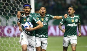 Gustavo Scarpa se chateia com eliminação 'dolorosa' do Palmeiras na Libertadores