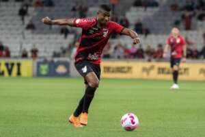 Athletico Paranaense não deve fazer esforço para manter Orejuela no elenco