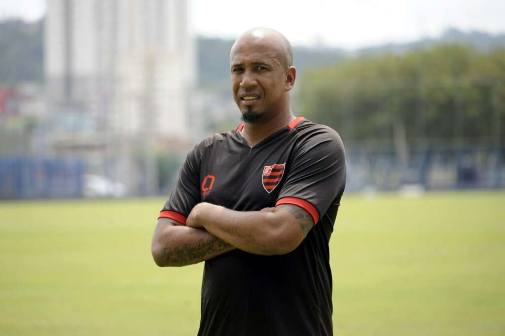 Oeste anuncia técnico Fininho