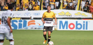 Zé Marcos se despede nas redes sociais e não é mais zagueiro do Criciúma