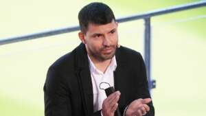 Sem credencial, Agüero é barrado em treino da Argentina: 'Estranho'