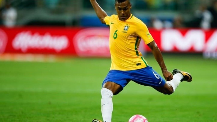 Alex Sandro, lateral da Juventus e titular da seleção, é oferecido ao Flamengo