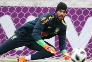 Alisson, do Brasil, passa dois jogos sem trabalhar e vira 'espectador'