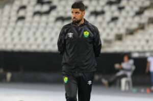 Técnico do Cuiabá destaca atuação do goleiro Walter: ''Ele resolve''