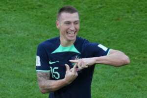 Arnold se diz 'orgulhoso' da Austrália, mas prega cautela: 'Não ganhou nada'