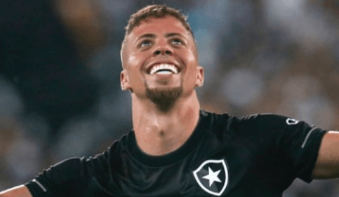 Botafogo considera antecipar compra do meia Lucas Fernandes