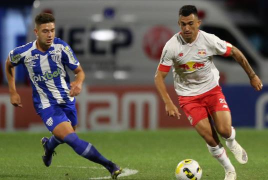 Lance de Avaí x Red Bull Bragantino