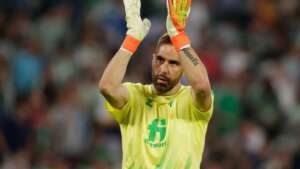 Bravo revela angústia por ausência de Chile na Copa: 'Há seleções abaixo de nós'