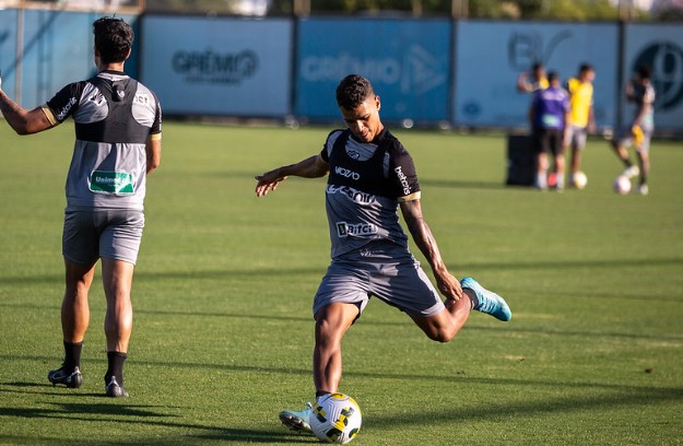 Ceará treina de olho no Corinthians