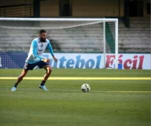Coritiba renova com zagueiro Chancellor até o final de 2023