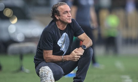Magoado, Cuca responde xingamentos da torcida do Atlético-MG “Sou burro, não mercenário”