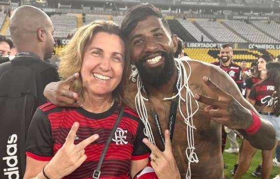 Angela comemorando título do Flamengo