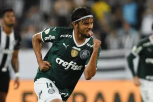 Scarpa pode conquistar seu oitavo título pelo Palmeiras antes de deixar o clube