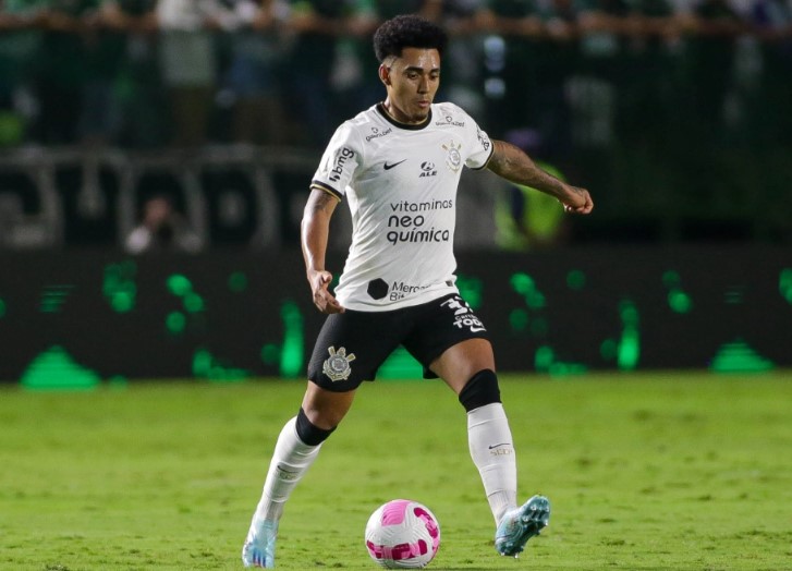 Du Queiroz tem futuro incerto no Corinthians