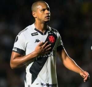 Vasco confirma saída de lateral, que se despede nas redes sociais