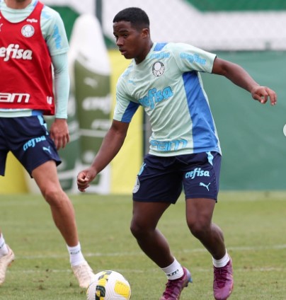 Poupado em Cuiabá, Endrick treina e pode reforçar Palmeiras contra o América-MG