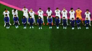 Seleção dos EUA posta fotos da bandeira do Irã sem emblema da República Islâmica