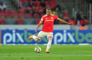 Internacional encaminha renovação com dupla de zagueiros